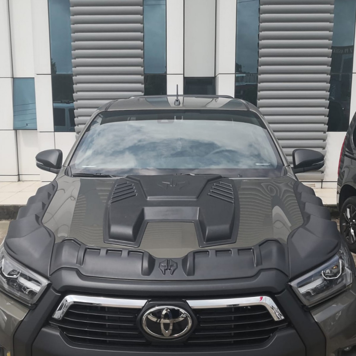 TOYOTA HILUX 2021- FRONT HOOD SCOOP